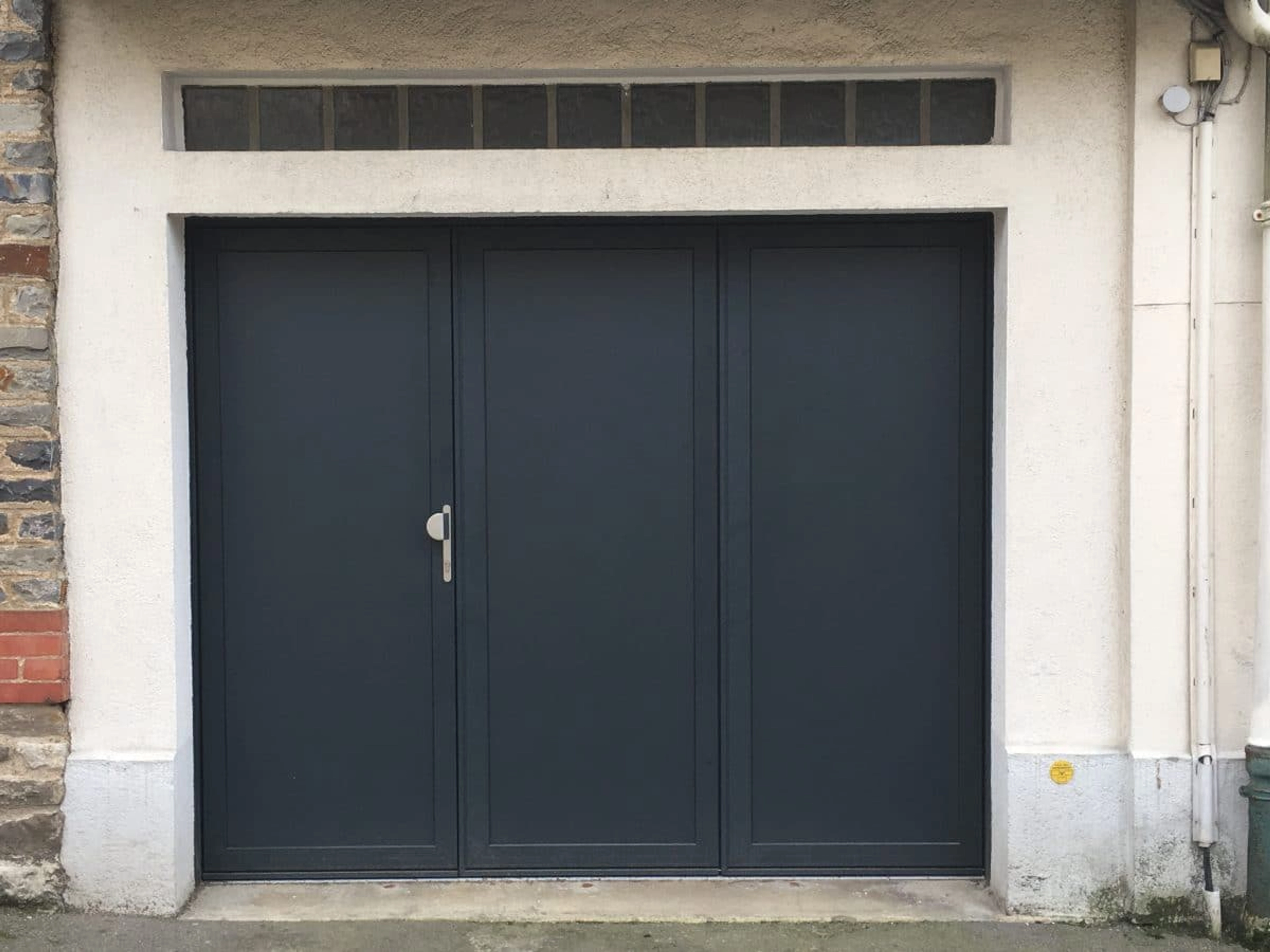 Prix porte de garage 3 vantaux PVC : devis et conseils