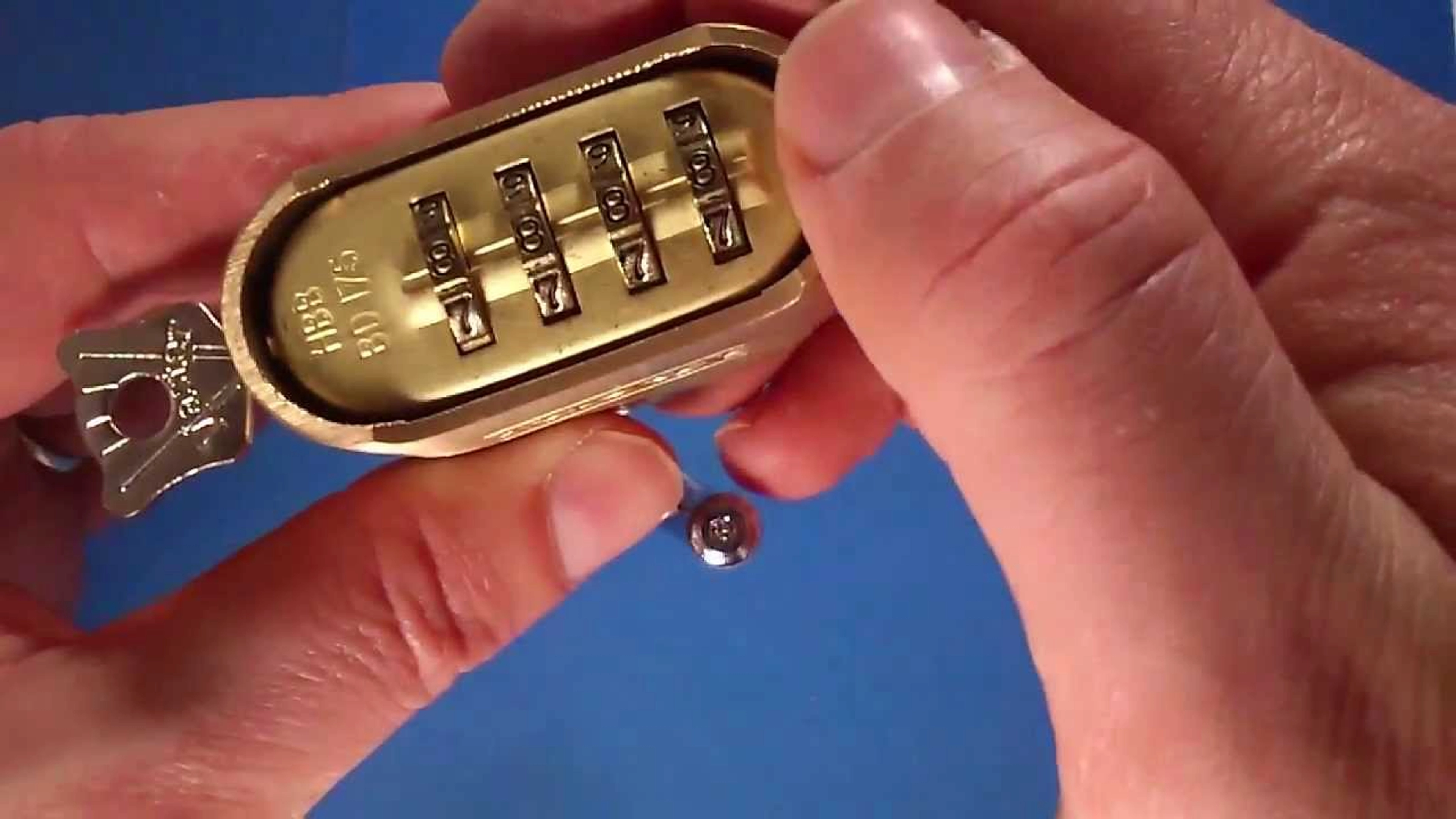 Comment changer code cadenas Master Lock 4 chiffres ?