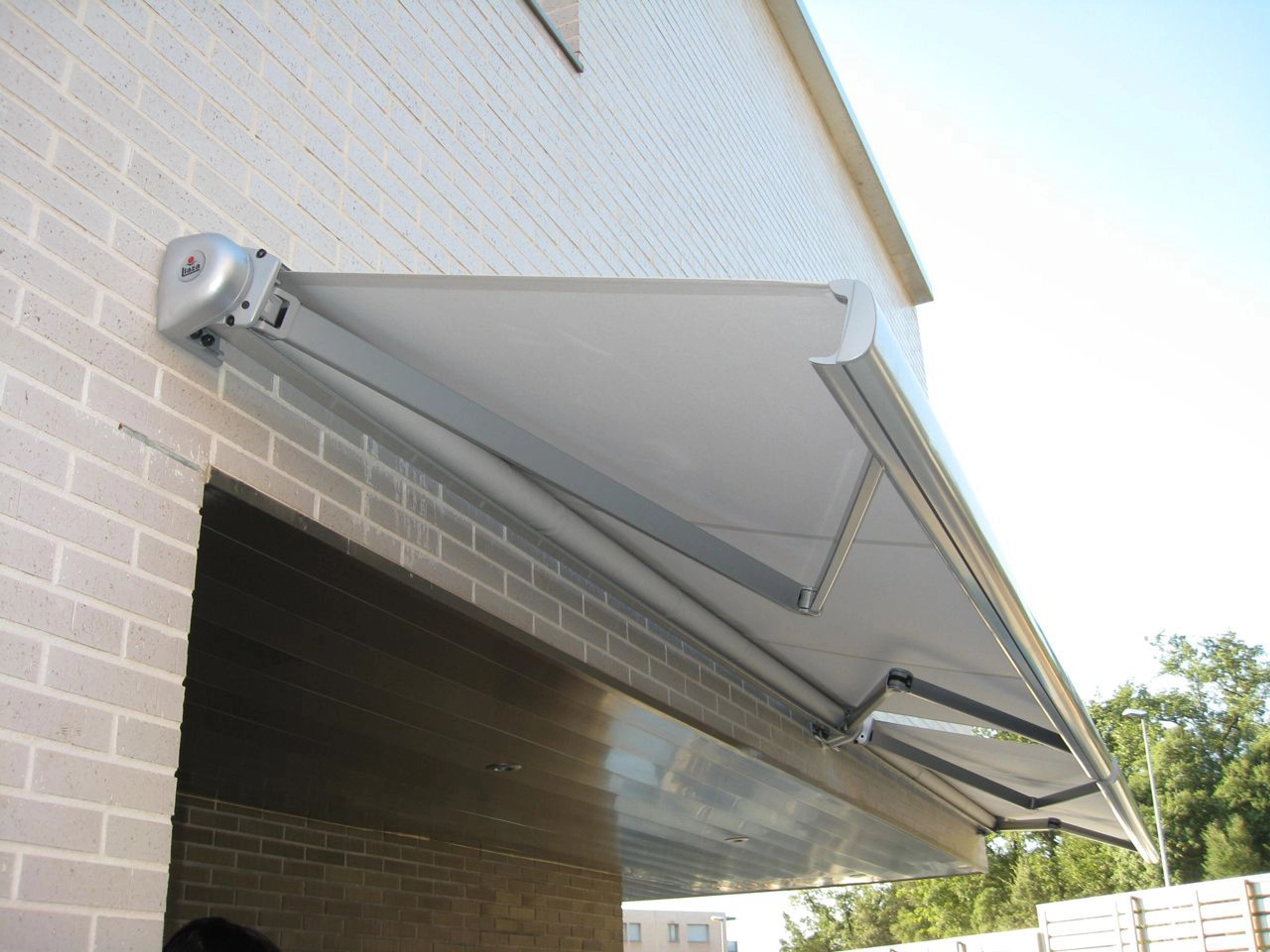 Combien coûte un moteur Somfy pour store banne ?