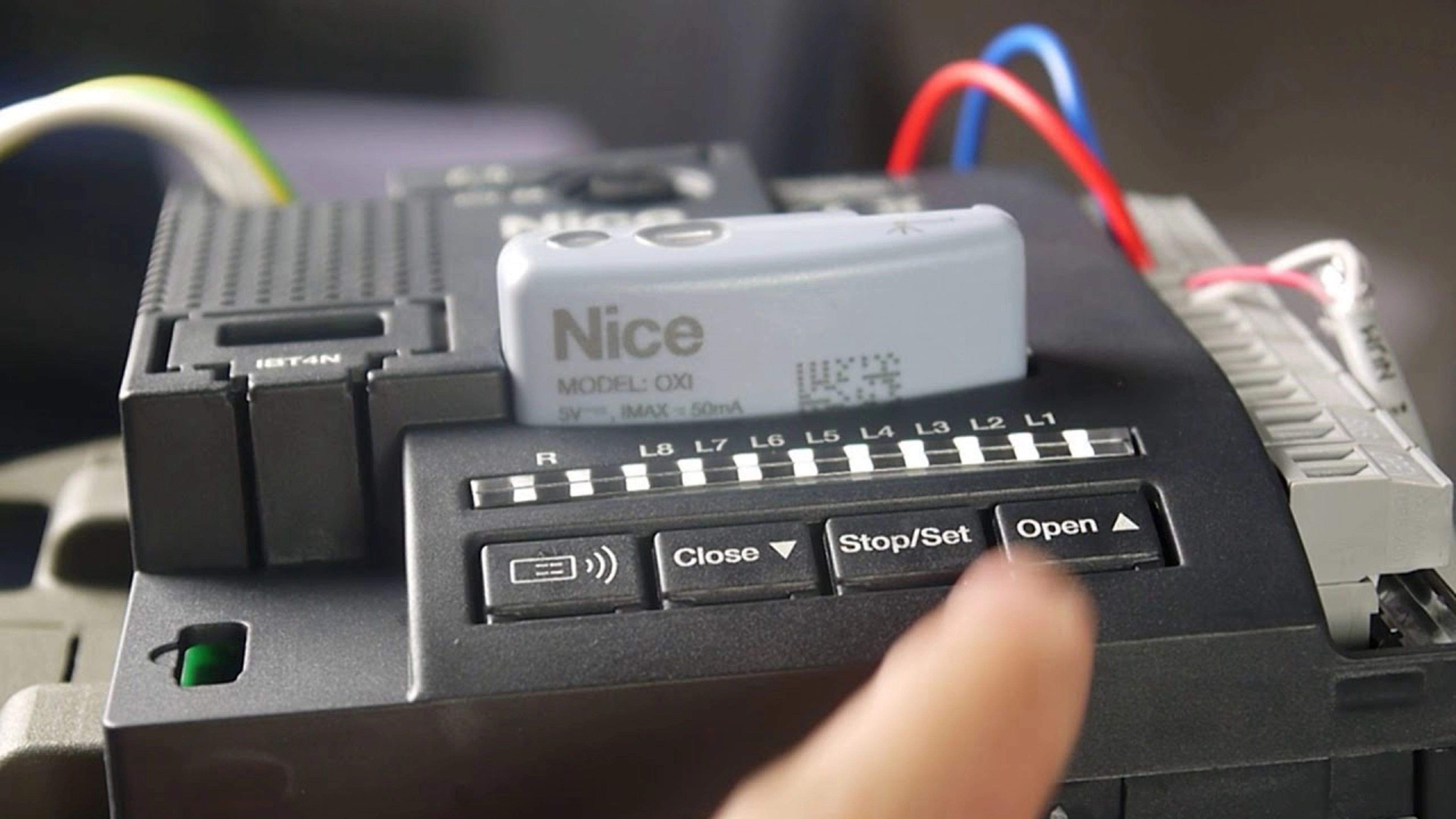 Moteur Nice Bluebus clignote rouge : que faire ?